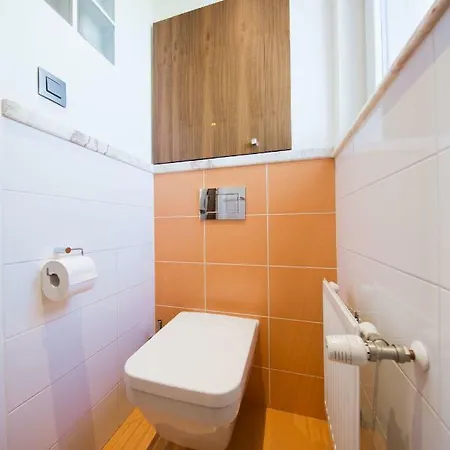 Apartment Place For *